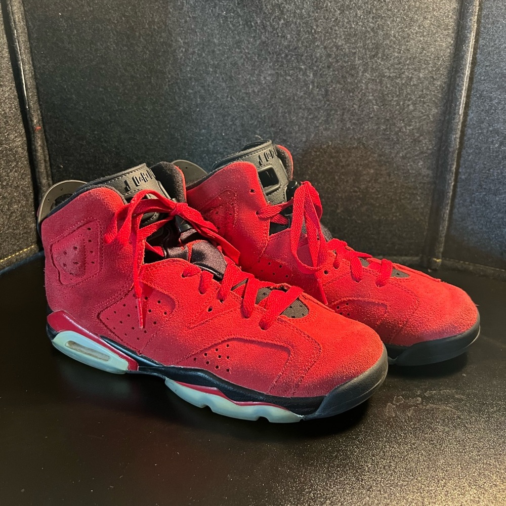 Nike Air Jordan 6 Retro Toro Bravo Boys Size 7Y Red Basketball Shoes Sneakers